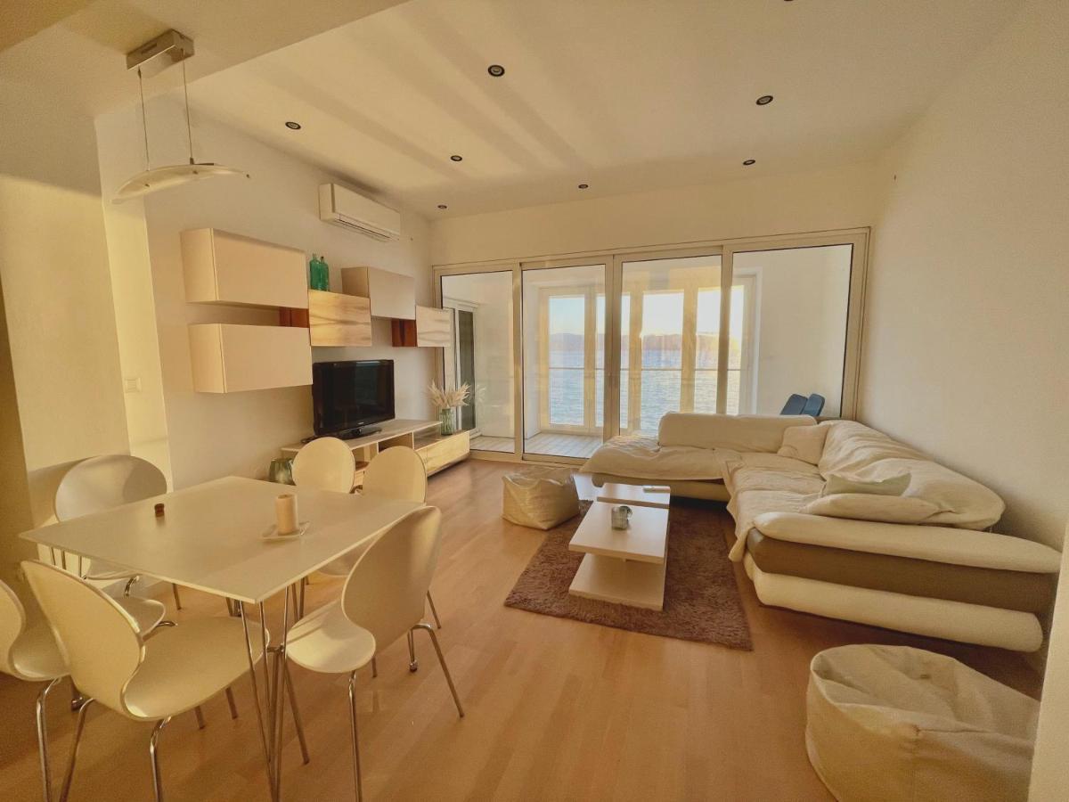 Apartment First Row To The Sea Opatija