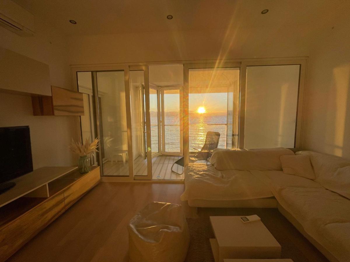 Apartmán First Row To The Sea *